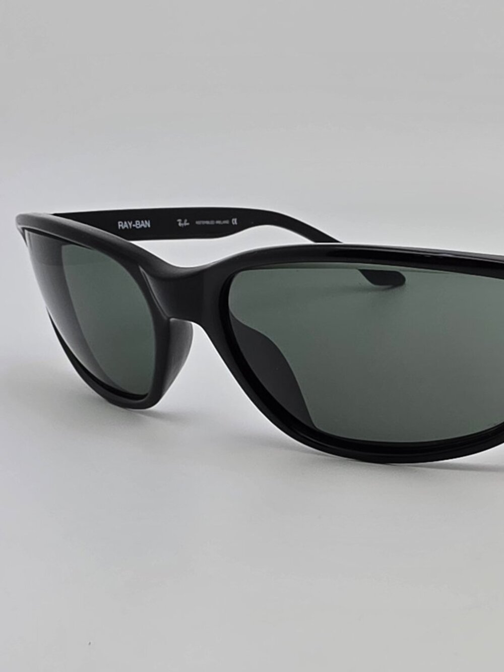 Ray-Ban B&L W3095 Gloss Black Frame G-15 Green Mineral Glass Lens Sunglasses